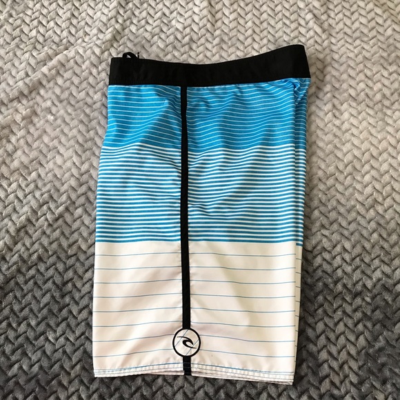 Rip Curl Men’s Boardshorts, Size 38, Colour Blue & White with Stripes. - Picture 5 of 14